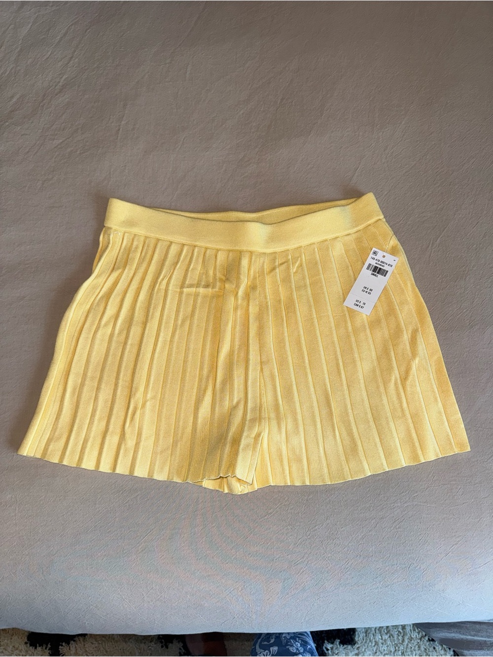 Abercrombie & Fitch Pleated Sweater Shorts in Yellow